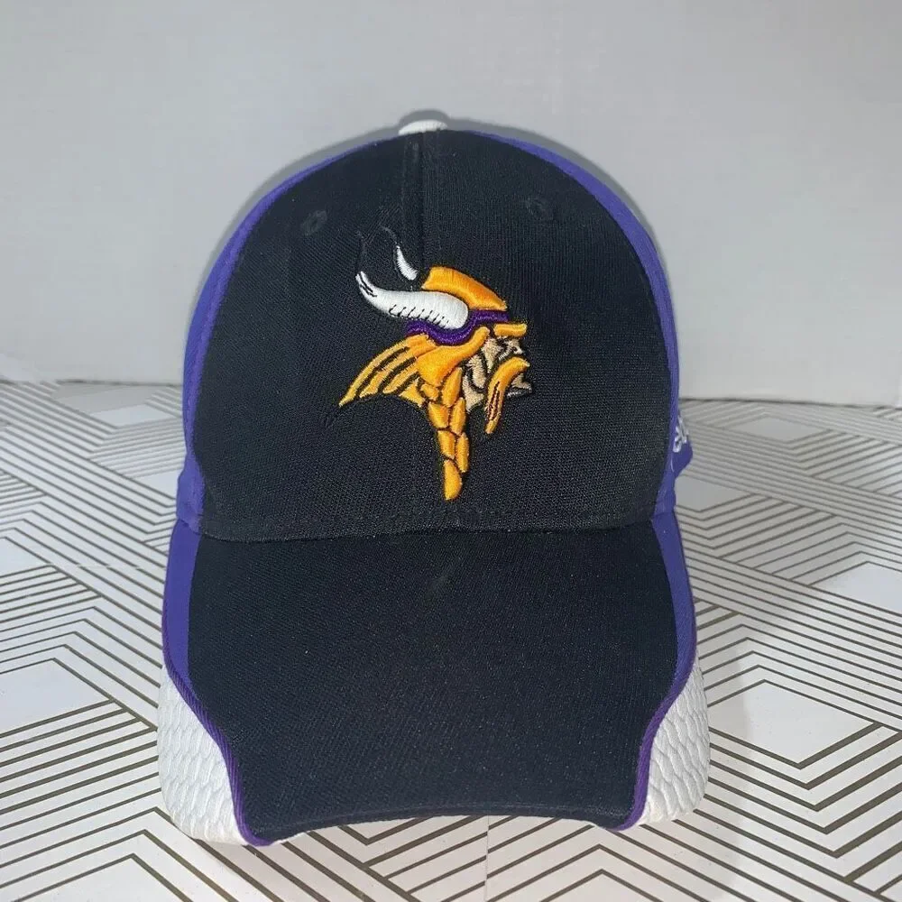 Reebok Minnesota Vikings S/M On Field Hat Cap NFL Football Purple Black Two Tone
